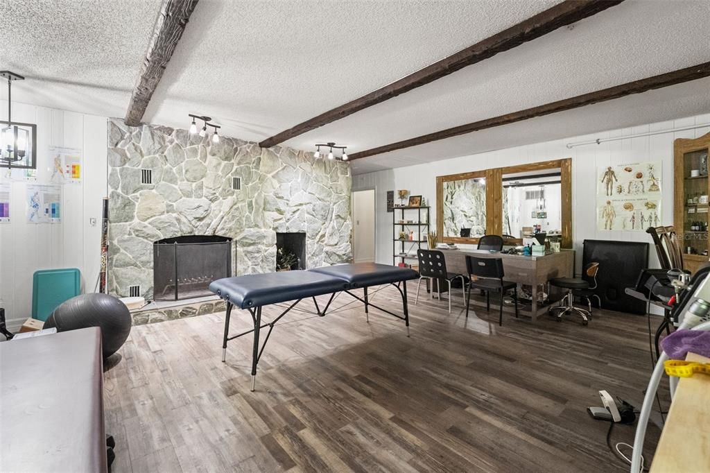 合同活跃: $799,000 (9 贝兹, 4 浴室, 5104 平方英尺)