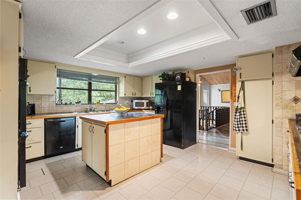 合同活跃: $799,000 (9 贝兹, 4 浴室, 5104 平方英尺)