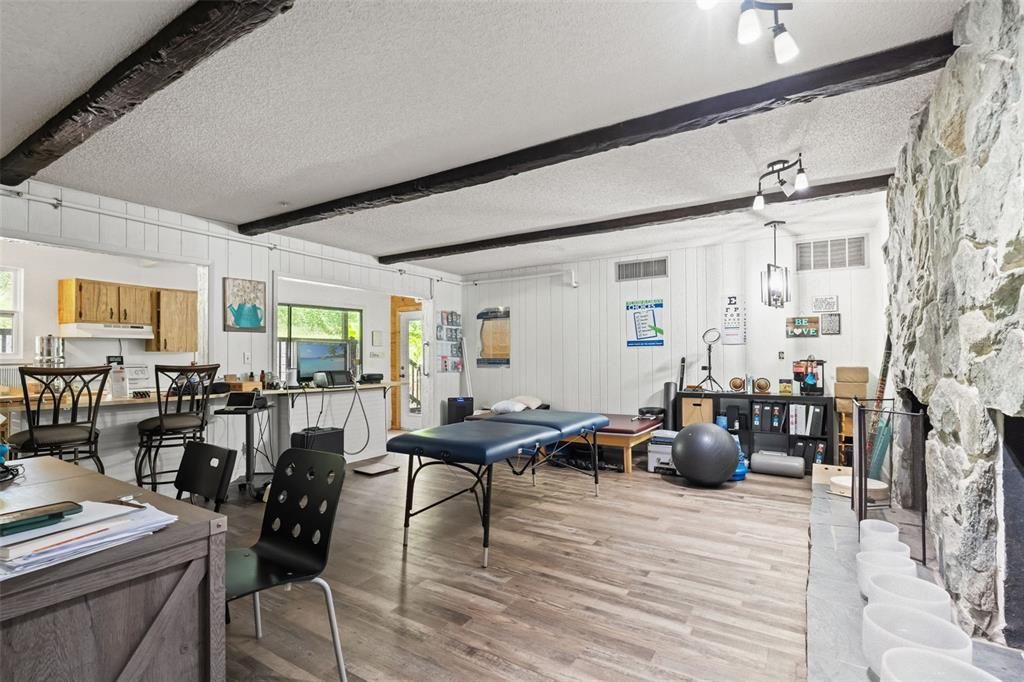 合同活跃: $799,000 (9 贝兹, 4 浴室, 5104 平方英尺)