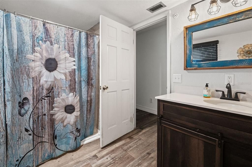 合同活跃: $799,000 (9 贝兹, 4 浴室, 5104 平方英尺)