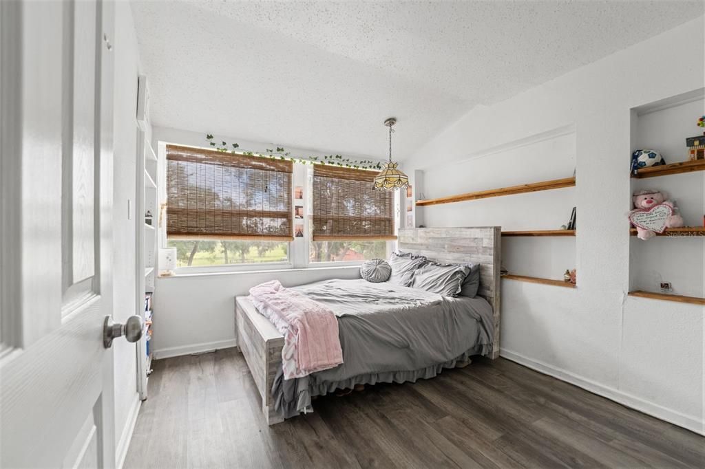 合同活跃: $799,000 (9 贝兹, 4 浴室, 5104 平方英尺)