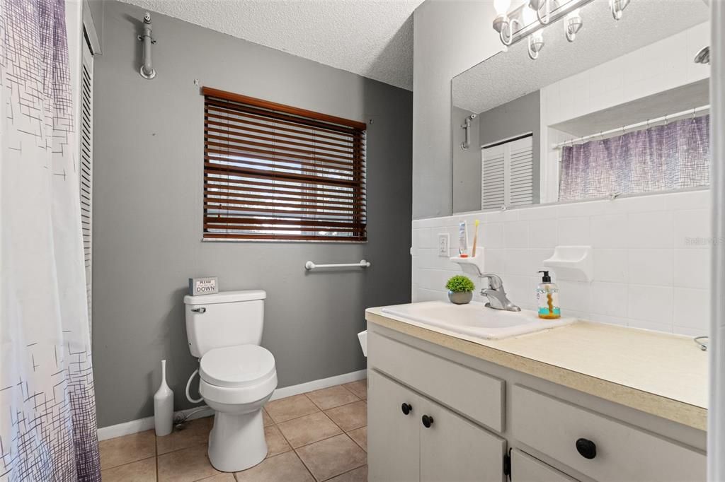 合同活跃: $799,000 (9 贝兹, 4 浴室, 5104 平方英尺)