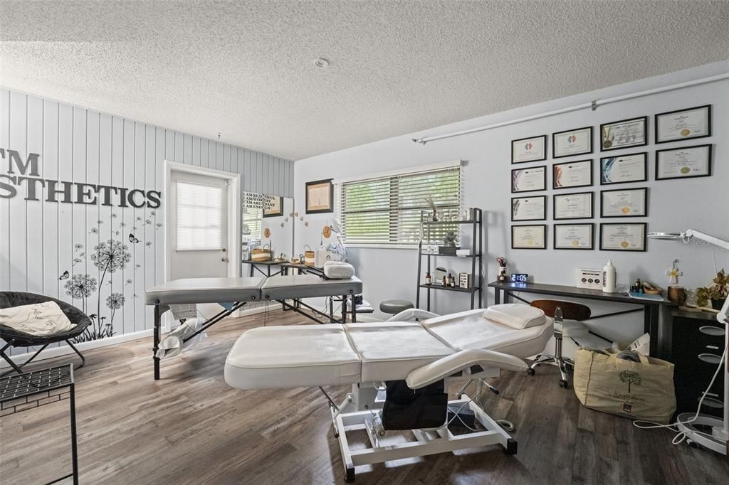 合同活跃: $799,000 (9 贝兹, 4 浴室, 5104 平方英尺)