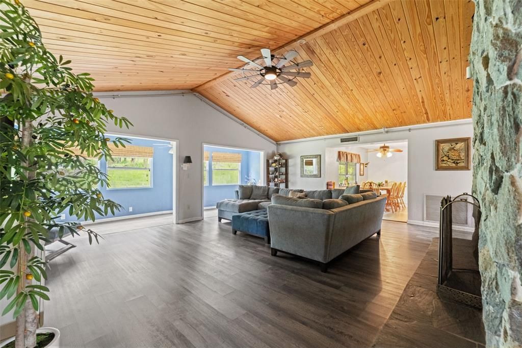 合同活跃: $799,000 (9 贝兹, 4 浴室, 5104 平方英尺)