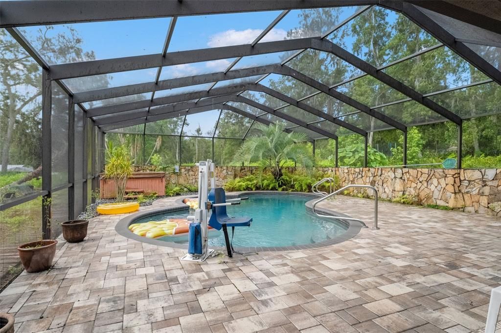 合同活跃: $799,000 (9 贝兹, 4 浴室, 5104 平方英尺)