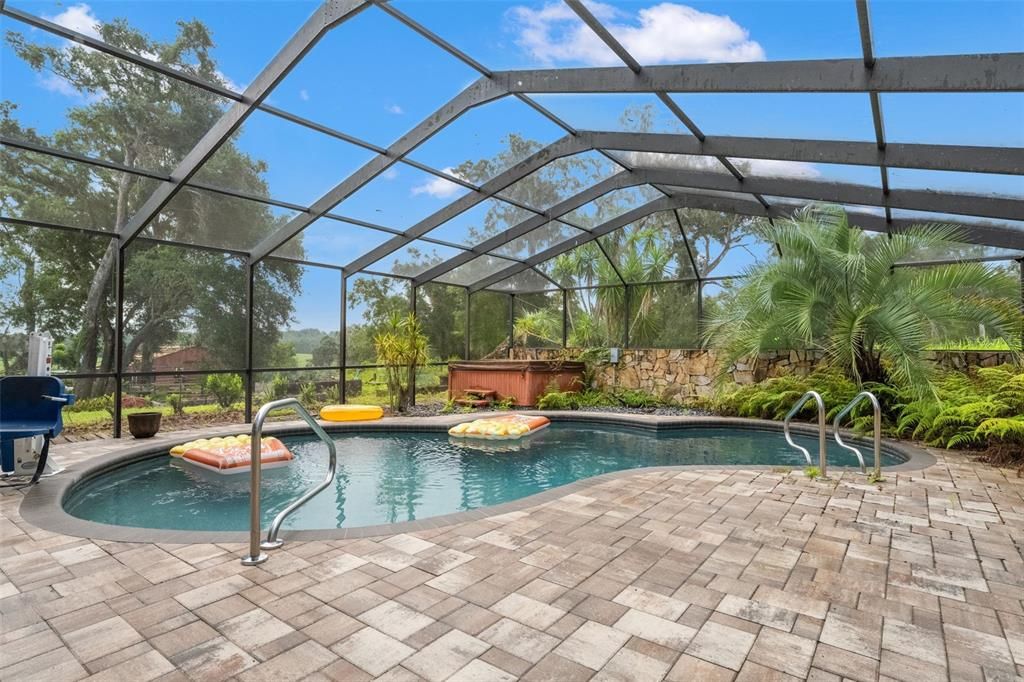 合同活跃: $799,000 (9 贝兹, 4 浴室, 5104 平方英尺)