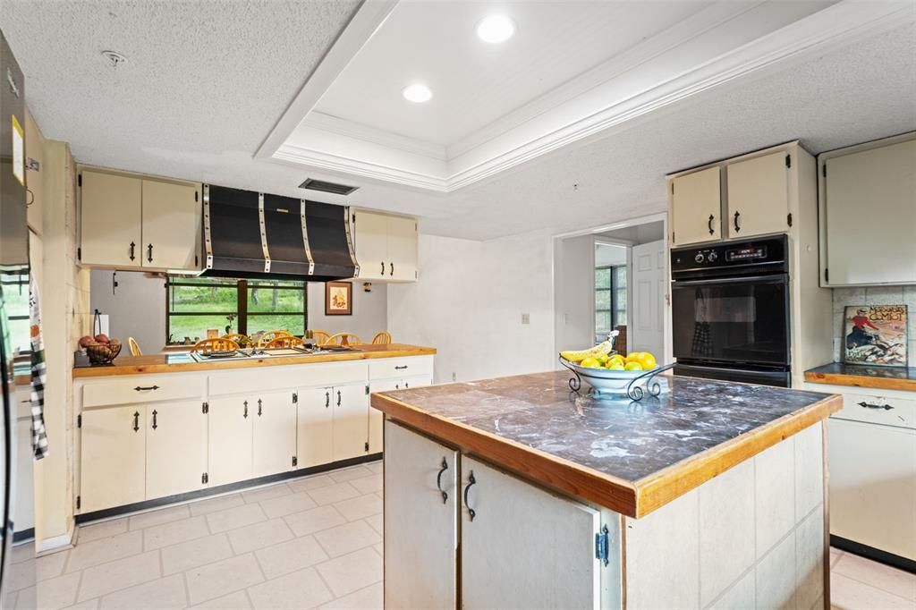 合同活跃: $799,000 (9 贝兹, 4 浴室, 5104 平方英尺)