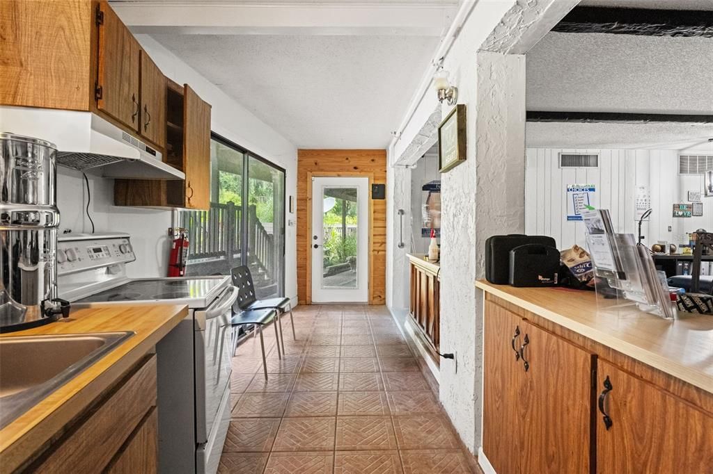 合同活跃: $799,000 (9 贝兹, 4 浴室, 5104 平方英尺)