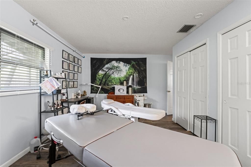 合同活跃: $799,000 (9 贝兹, 4 浴室, 5104 平方英尺)