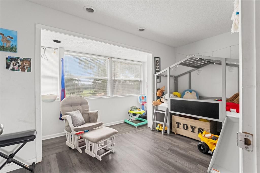 合同活跃: $799,000 (9 贝兹, 4 浴室, 5104 平方英尺)