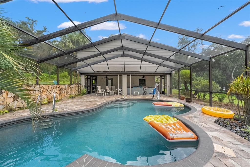 合同活跃: $799,000 (9 贝兹, 4 浴室, 5104 平方英尺)