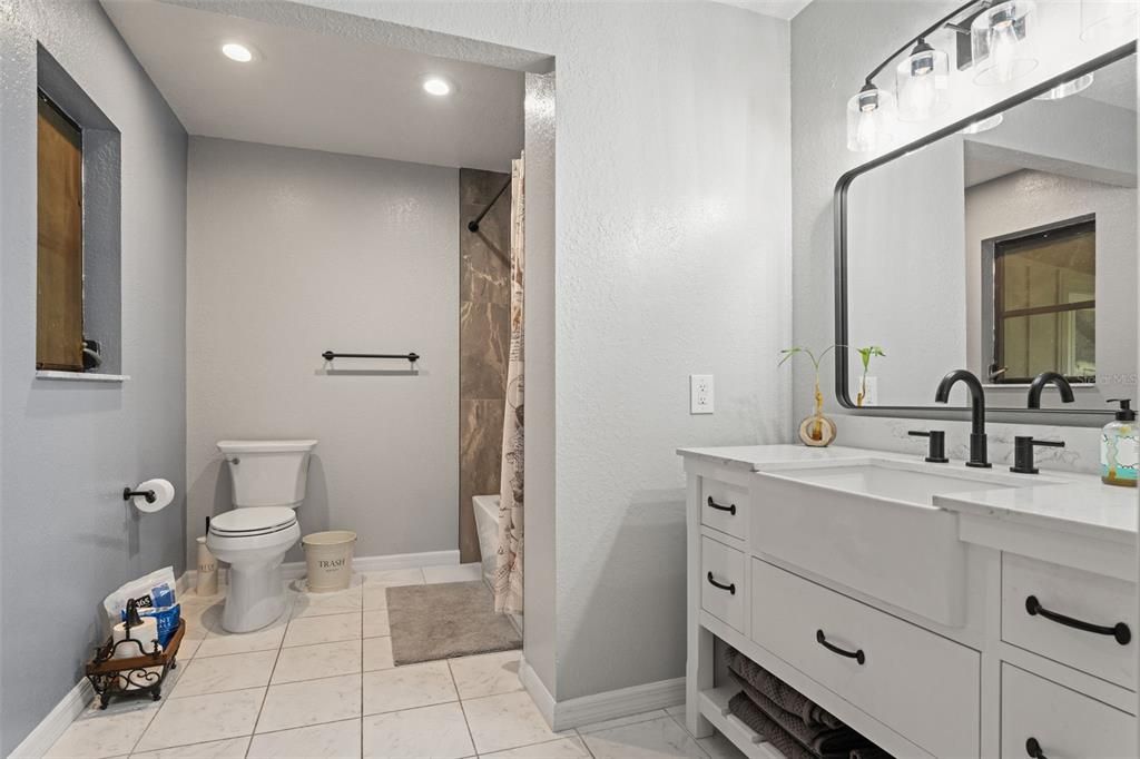 合同活跃: $799,000 (9 贝兹, 4 浴室, 5104 平方英尺)