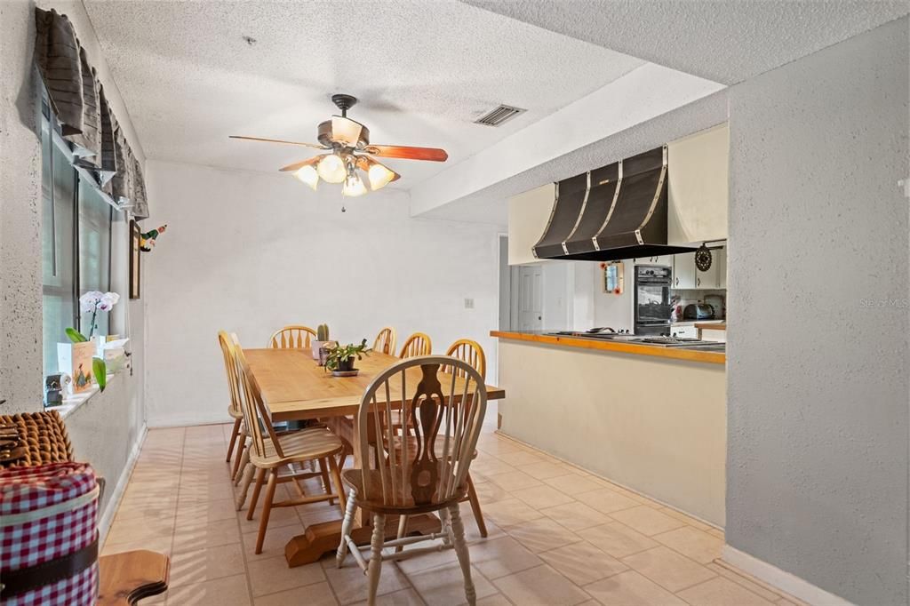 合同活跃: $799,000 (9 贝兹, 4 浴室, 5104 平方英尺)