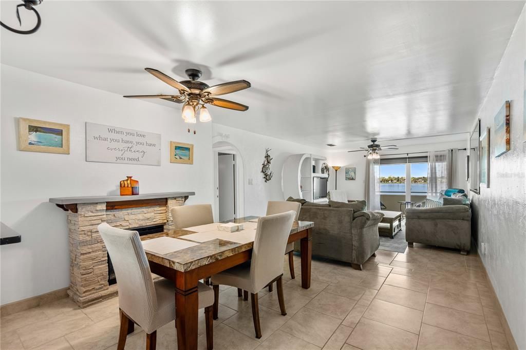 待售: $284,500 (2 贝兹, 2 浴室, 1235 平方英尺)