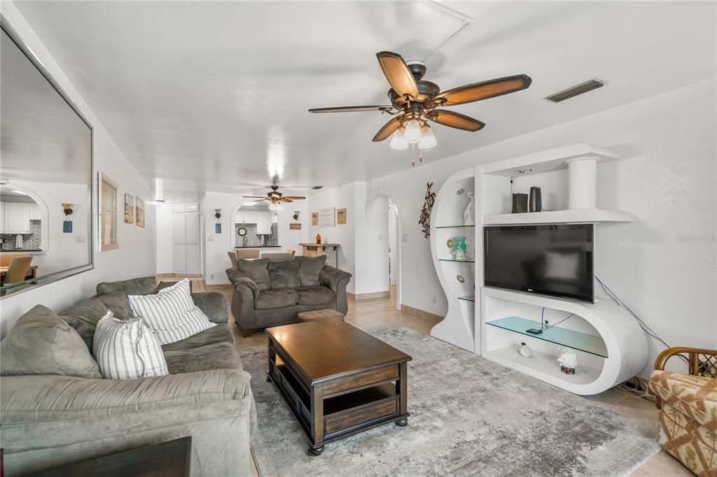 待售: $284,500 (2 贝兹, 2 浴室, 1235 平方英尺)