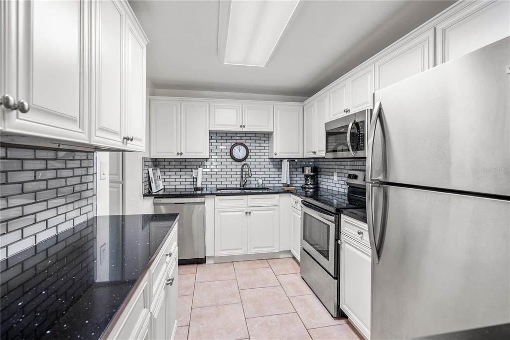 待售: $284,500 (2 贝兹, 2 浴室, 1235 平方英尺)