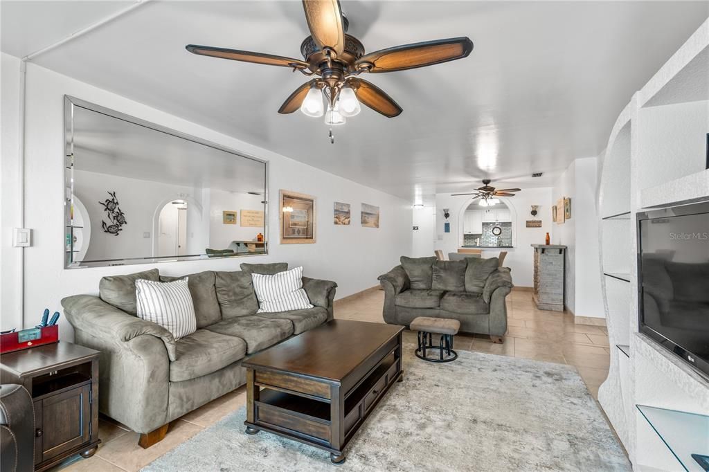 待售: $284,500 (2 贝兹, 2 浴室, 1235 平方英尺)