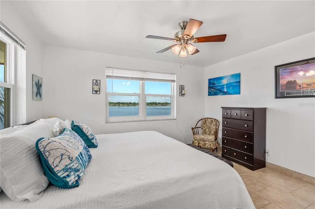 待售: $284,500 (2 贝兹, 2 浴室, 1235 平方英尺)