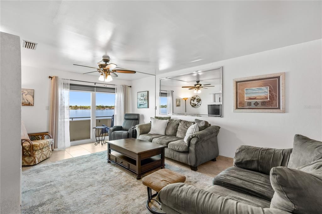 待售: $284,500 (2 贝兹, 2 浴室, 1235 平方英尺)