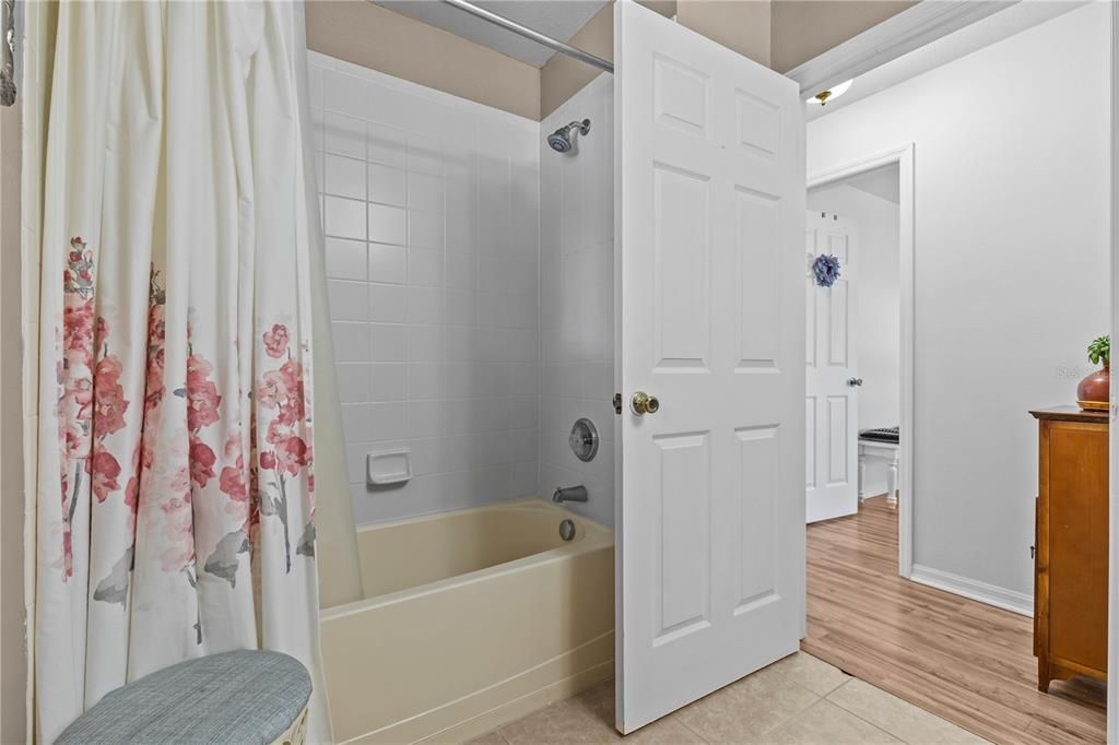 Activo con contrato: $477,990 (5 camas, 3 baños, 2689 Pies cuadrados)