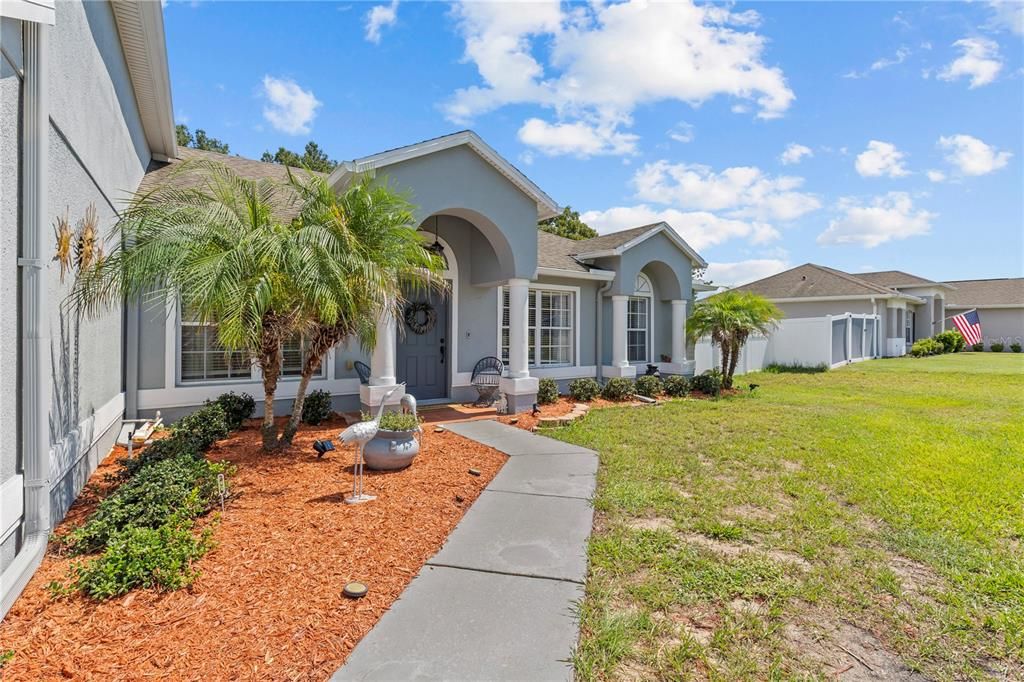 Activo con contrato: $477,990 (5 camas, 3 baños, 2689 Pies cuadrados)