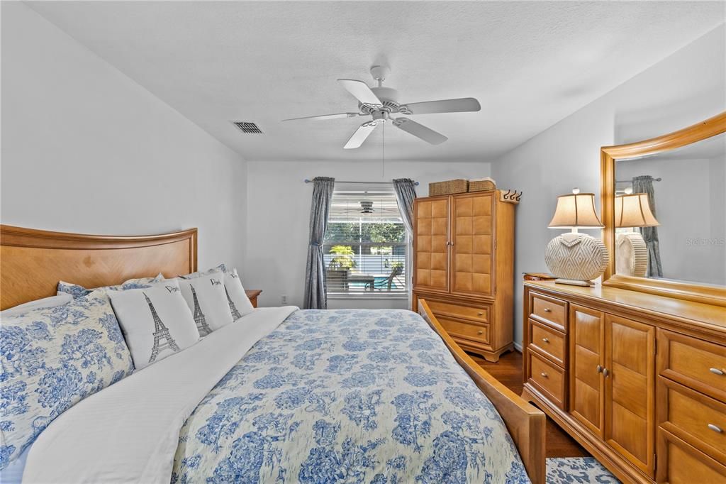 Activo con contrato: $477,990 (5 camas, 3 baños, 2689 Pies cuadrados)