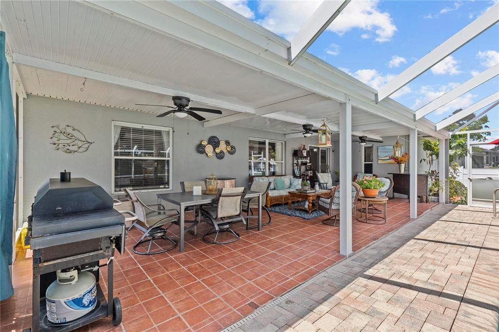 Activo con contrato: $477,990 (5 camas, 3 baños, 2689 Pies cuadrados)