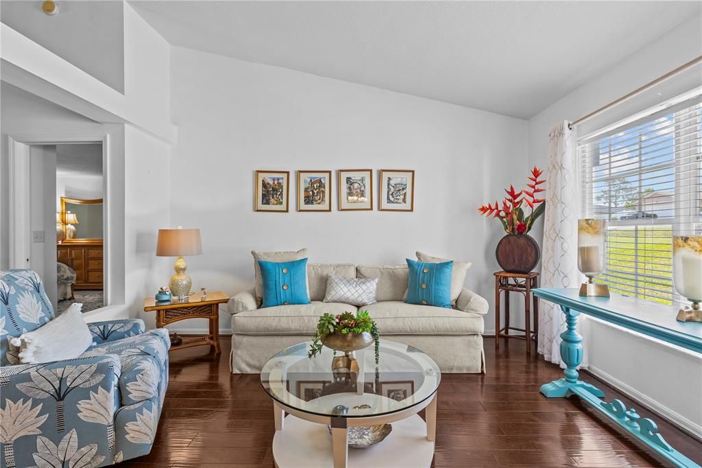 Activo con contrato: $477,990 (5 camas, 3 baños, 2689 Pies cuadrados)