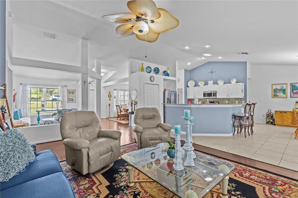 Activo con contrato: $477,990 (5 camas, 3 baños, 2689 Pies cuadrados)