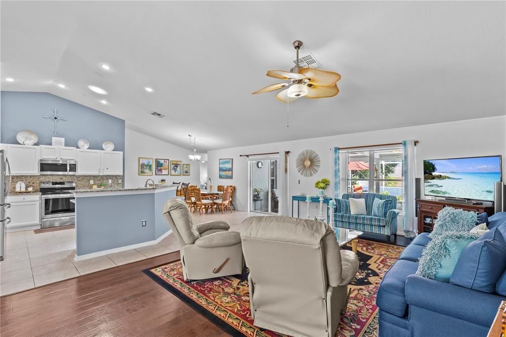 Activo con contrato: $477,990 (5 camas, 3 baños, 2689 Pies cuadrados)