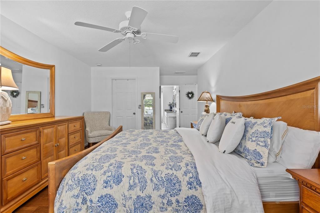 Activo con contrato: $477,990 (5 camas, 3 baños, 2689 Pies cuadrados)