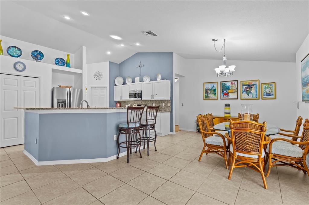 Activo con contrato: $477,990 (5 camas, 3 baños, 2689 Pies cuadrados)