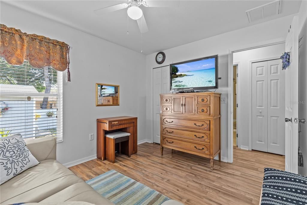 Activo con contrato: $477,990 (5 camas, 3 baños, 2689 Pies cuadrados)