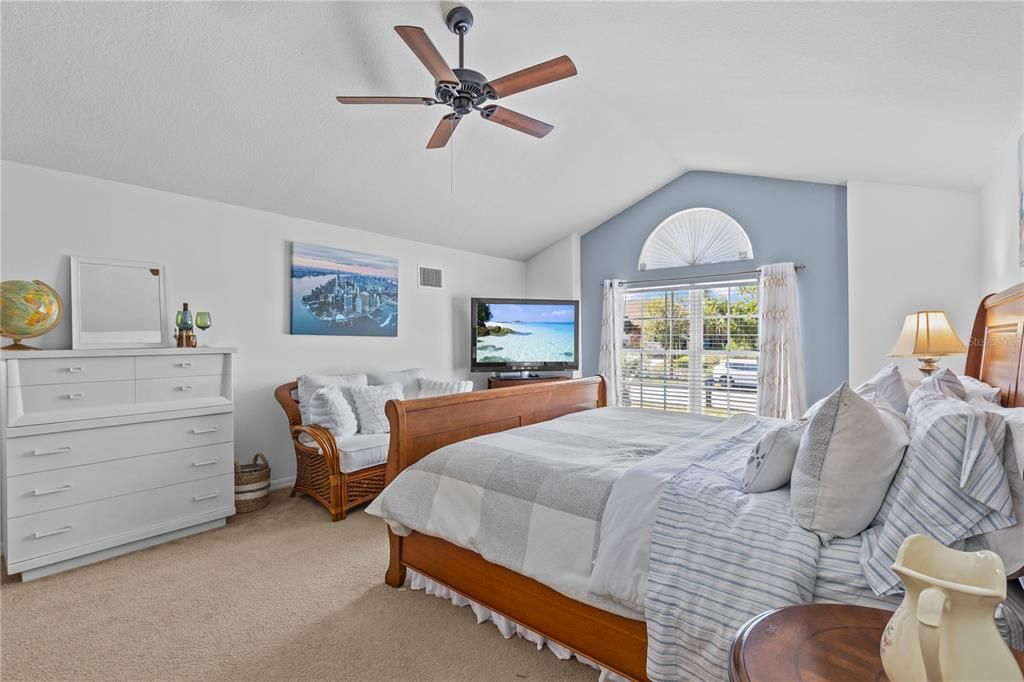 Activo con contrato: $477,990 (5 camas, 3 baños, 2689 Pies cuadrados)