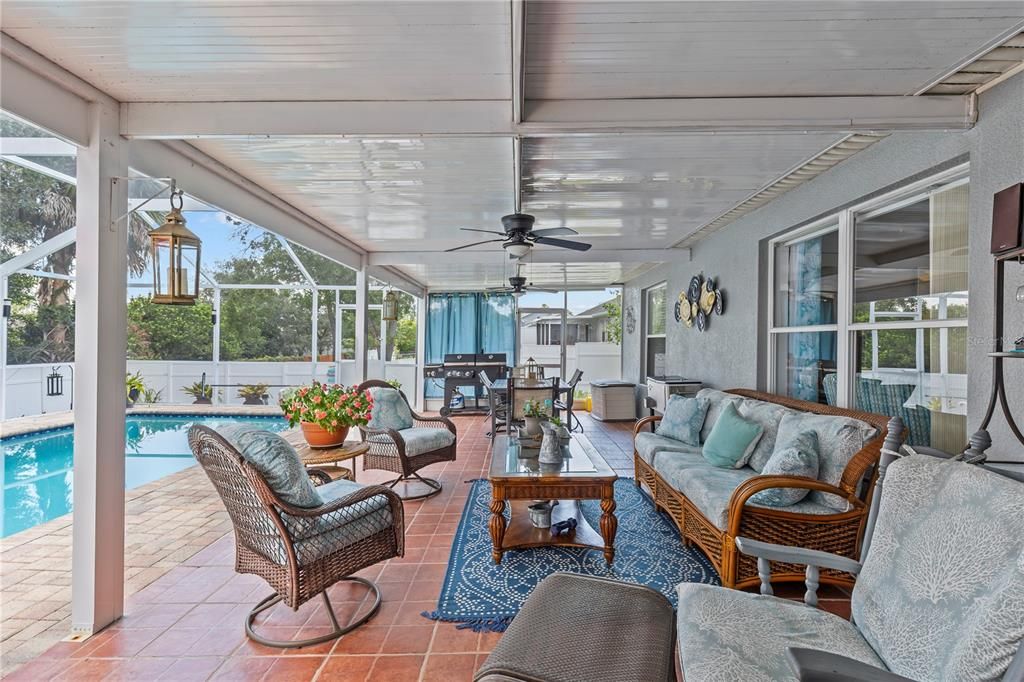 Activo con contrato: $477,990 (5 camas, 3 baños, 2689 Pies cuadrados)