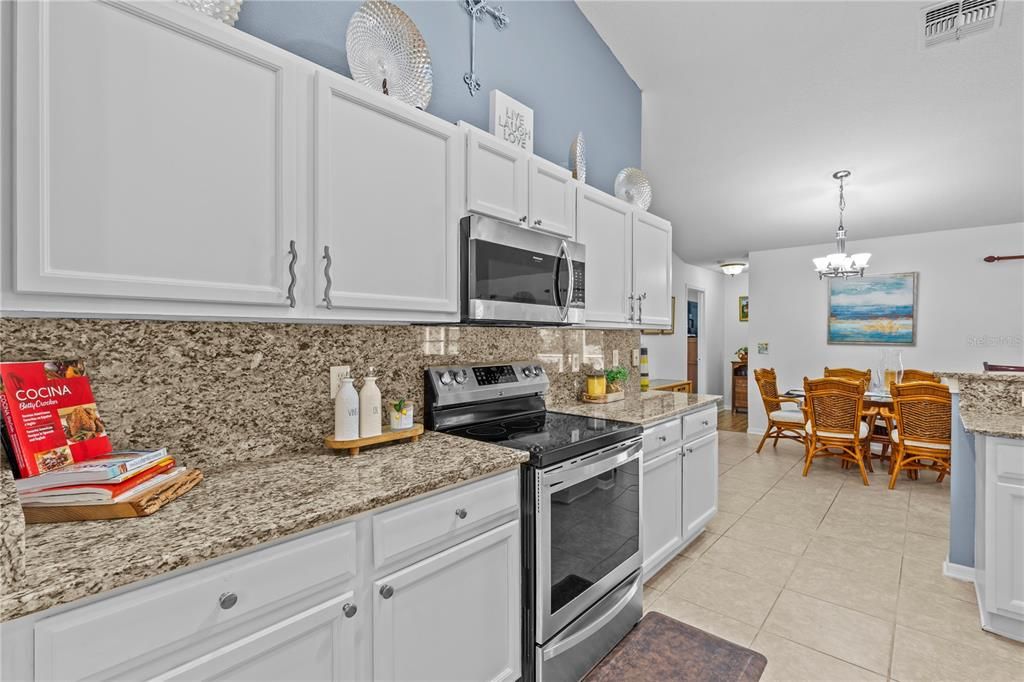 Activo con contrato: $477,990 (5 camas, 3 baños, 2689 Pies cuadrados)