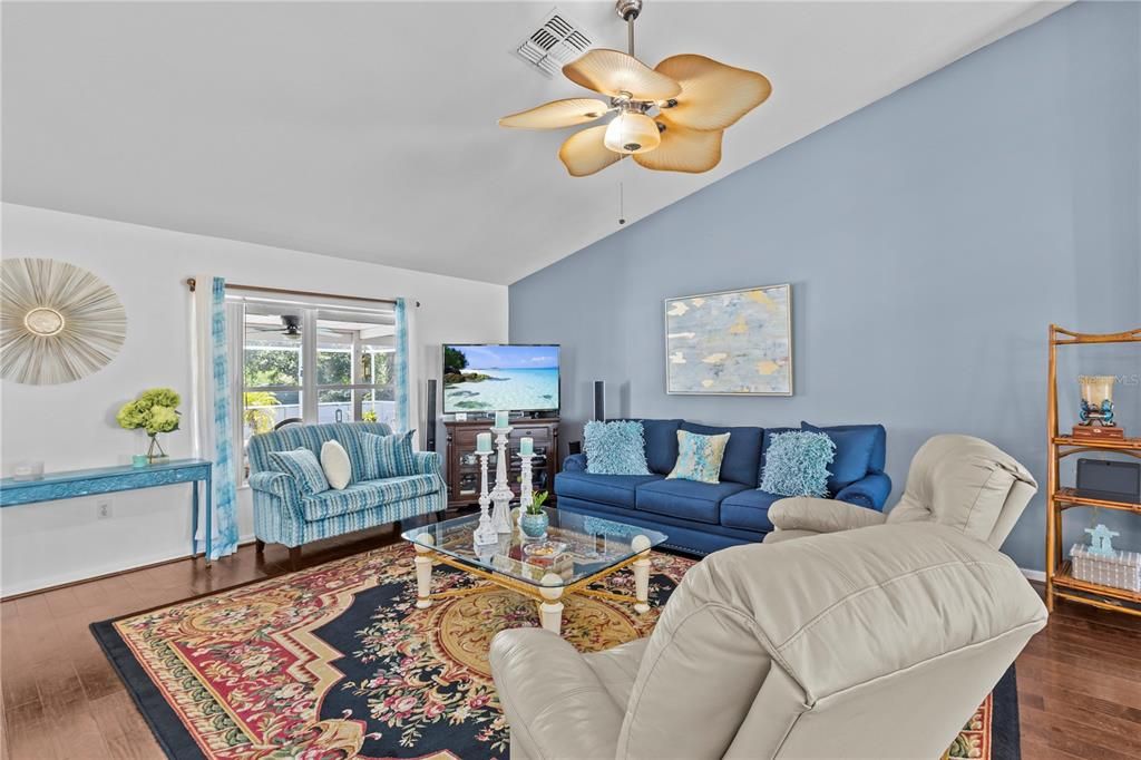 Activo con contrato: $477,990 (5 camas, 3 baños, 2689 Pies cuadrados)