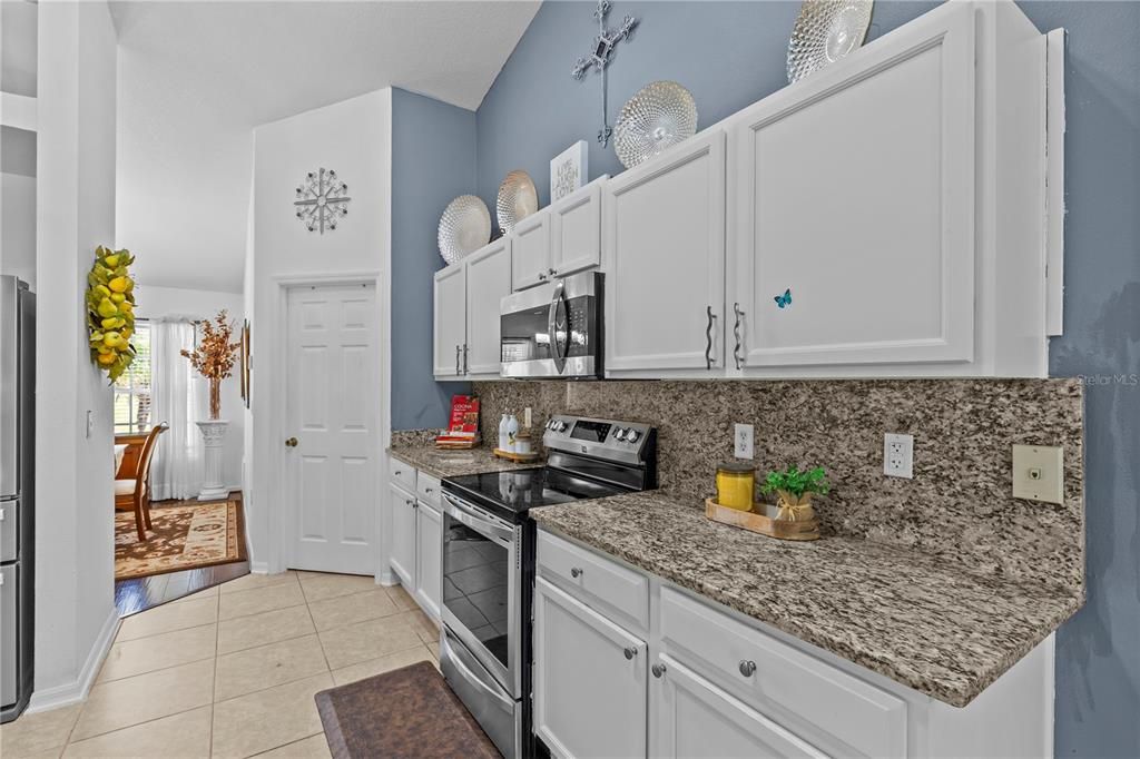 Activo con contrato: $477,990 (5 camas, 3 baños, 2689 Pies cuadrados)