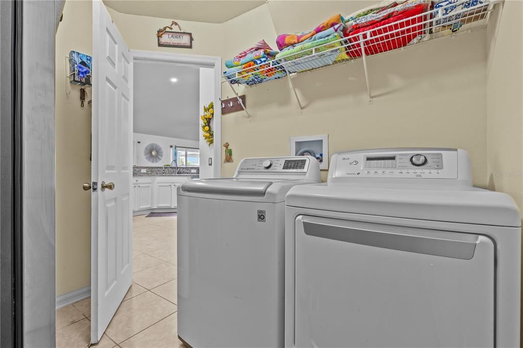 Activo con contrato: $477,990 (5 camas, 3 baños, 2689 Pies cuadrados)