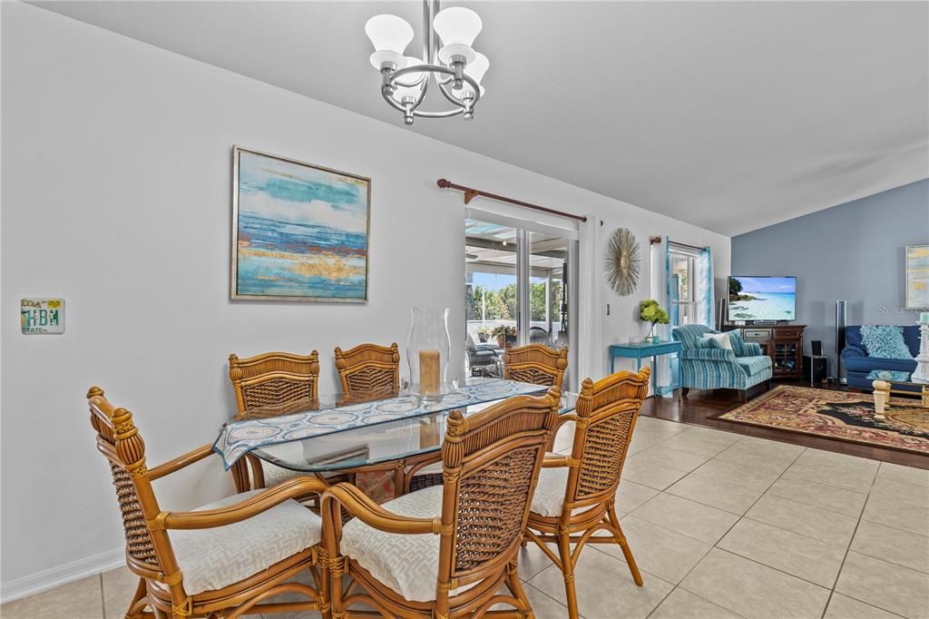 Activo con contrato: $477,990 (5 camas, 3 baños, 2689 Pies cuadrados)