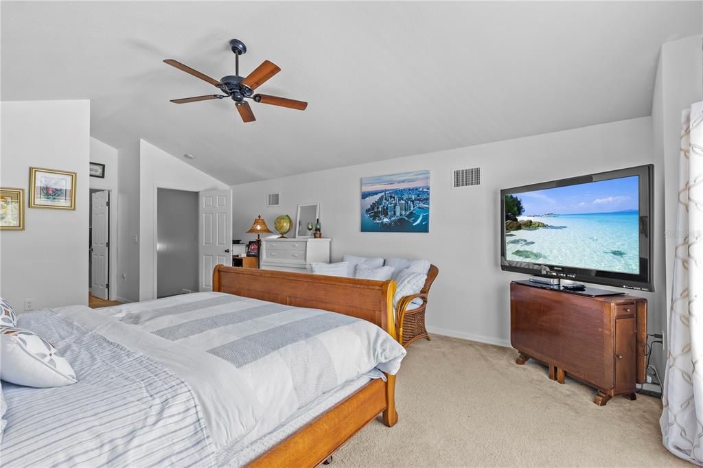 Activo con contrato: $477,990 (5 camas, 3 baños, 2689 Pies cuadrados)