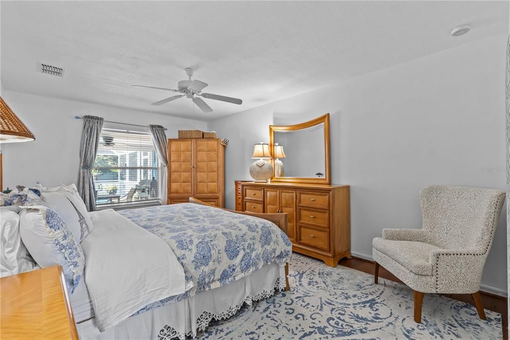 Activo con contrato: $477,990 (5 camas, 3 baños, 2689 Pies cuadrados)