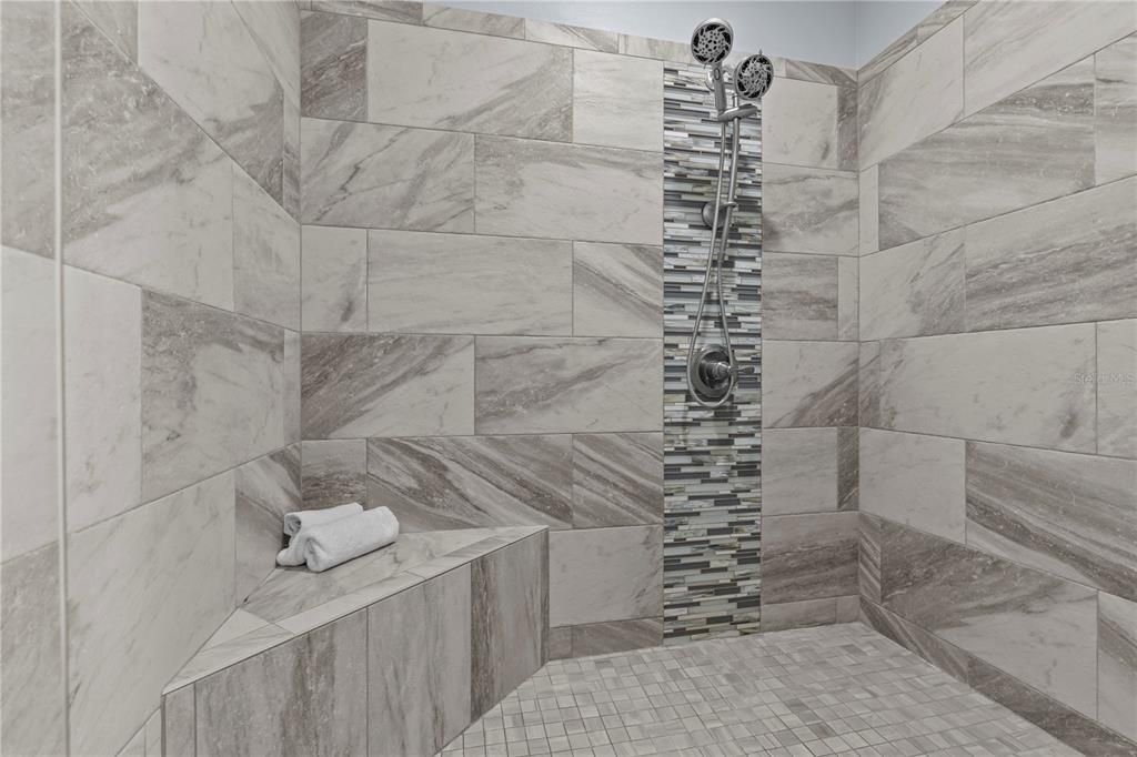 Activo con contrato: $477,990 (5 camas, 3 baños, 2689 Pies cuadrados)