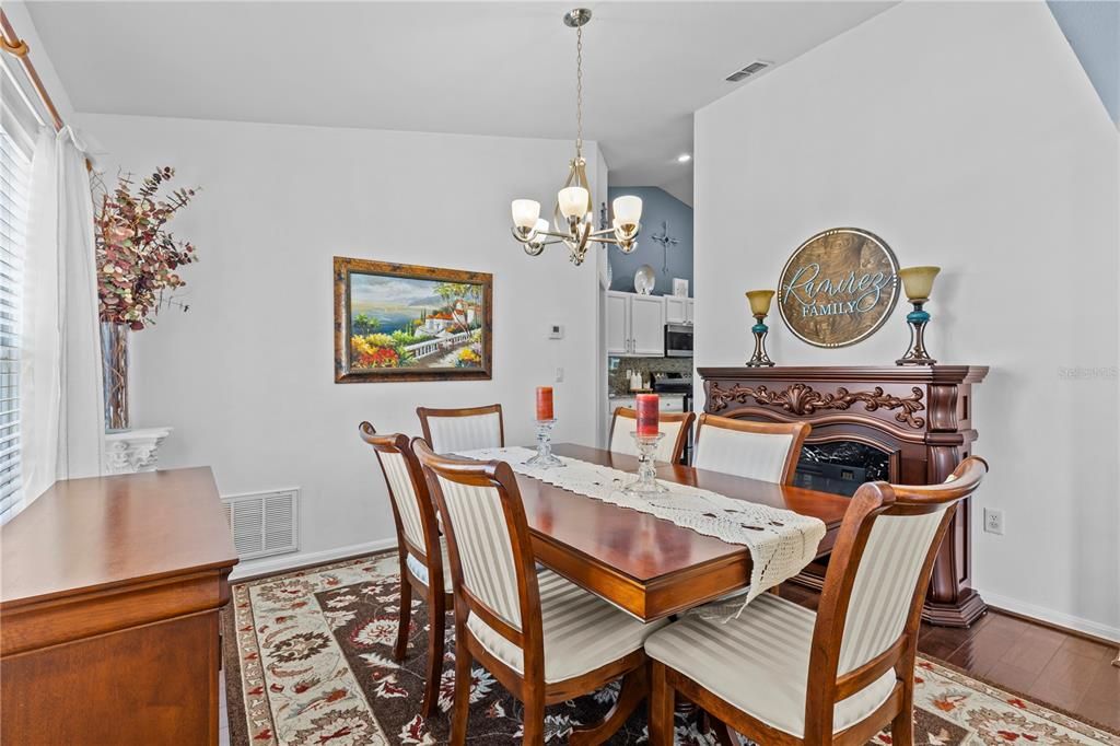 Activo con contrato: $477,990 (5 camas, 3 baños, 2689 Pies cuadrados)