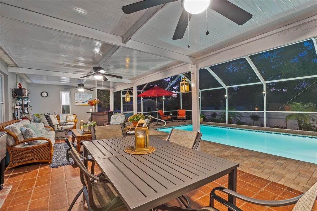 Activo con contrato: $477,990 (5 camas, 3 baños, 2689 Pies cuadrados)