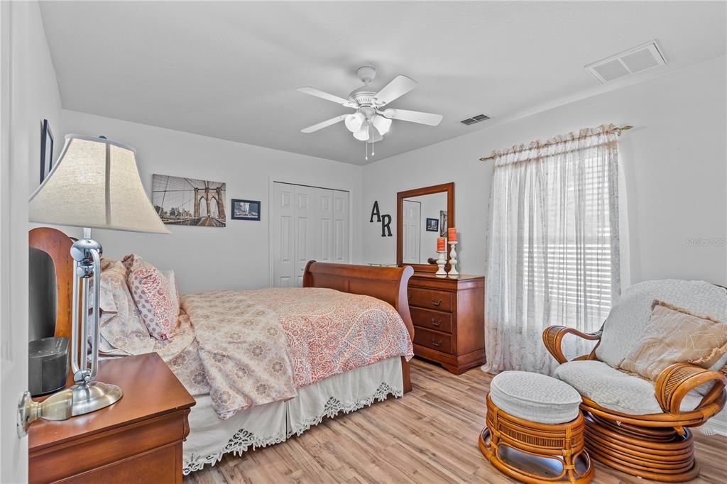 Activo con contrato: $477,990 (5 camas, 3 baños, 2689 Pies cuadrados)