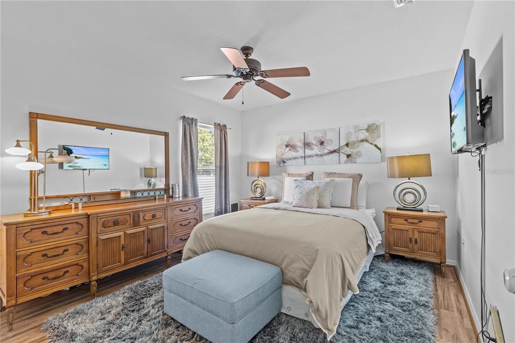 Activo con contrato: $477,990 (5 camas, 3 baños, 2689 Pies cuadrados)