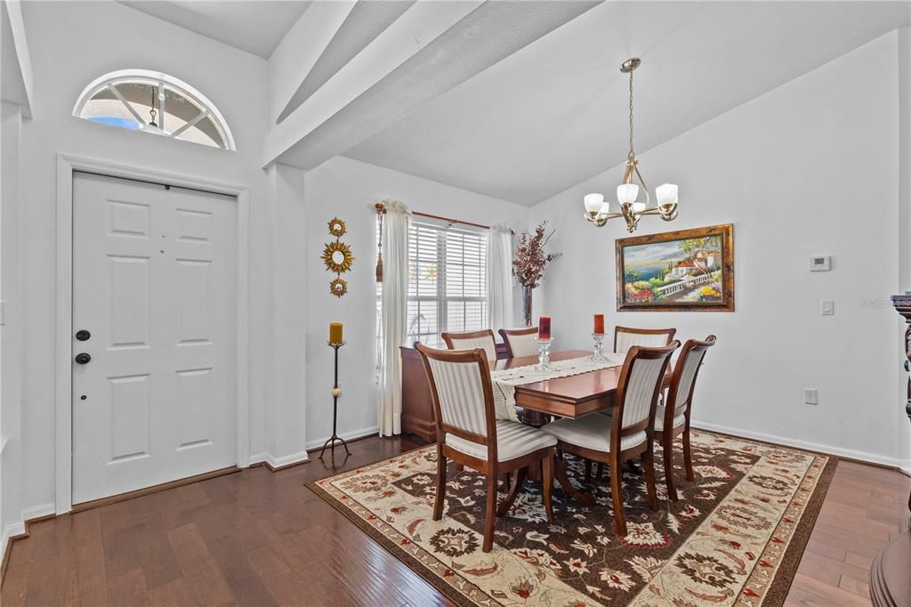 Activo con contrato: $477,990 (5 camas, 3 baños, 2689 Pies cuadrados)