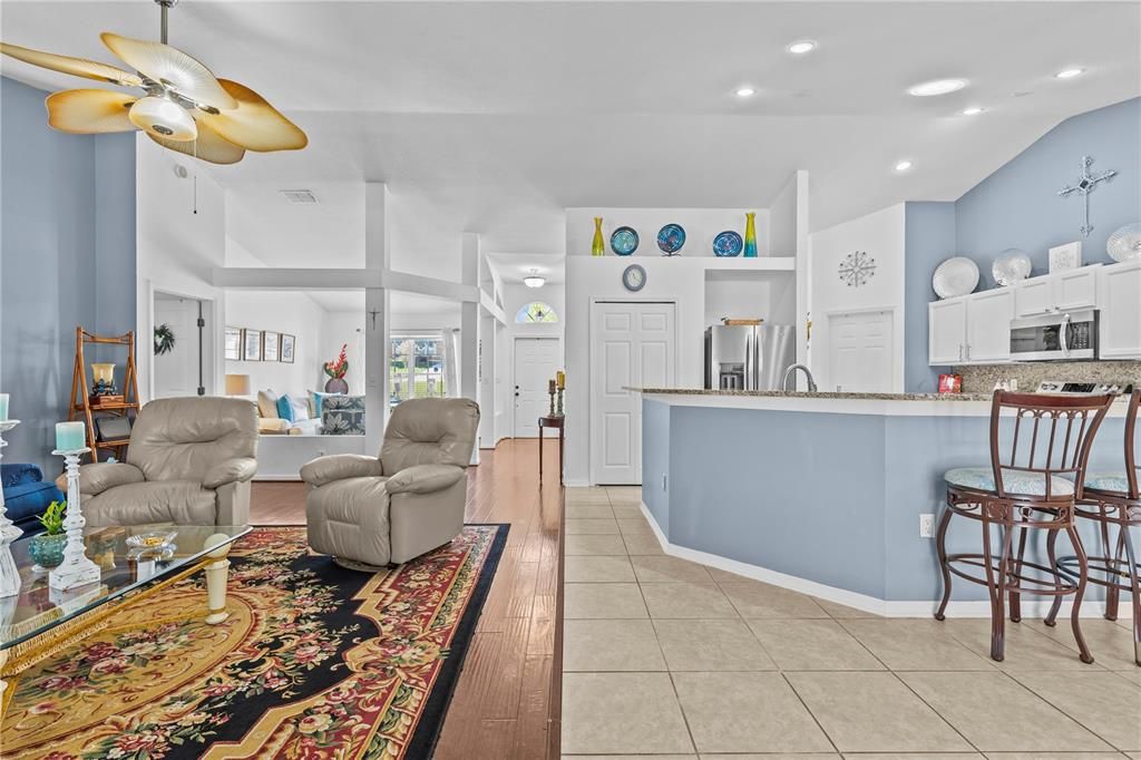 Activo con contrato: $477,990 (5 camas, 3 baños, 2689 Pies cuadrados)