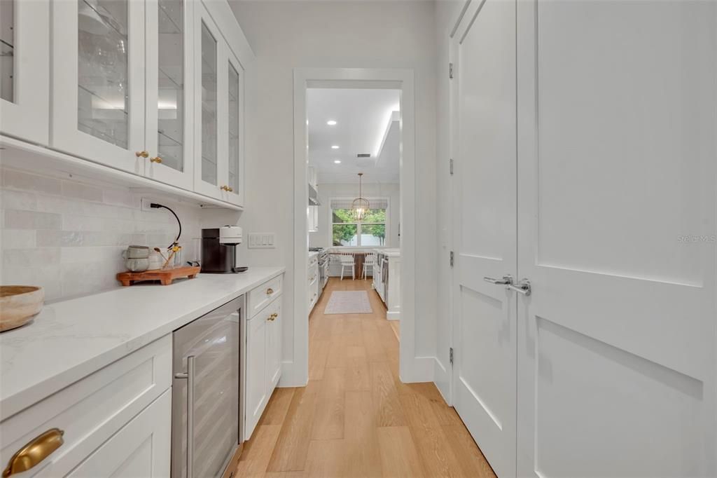 Activo con contrato: $1,995,000 (4 camas, 4 baños, 3314 Pies cuadrados)